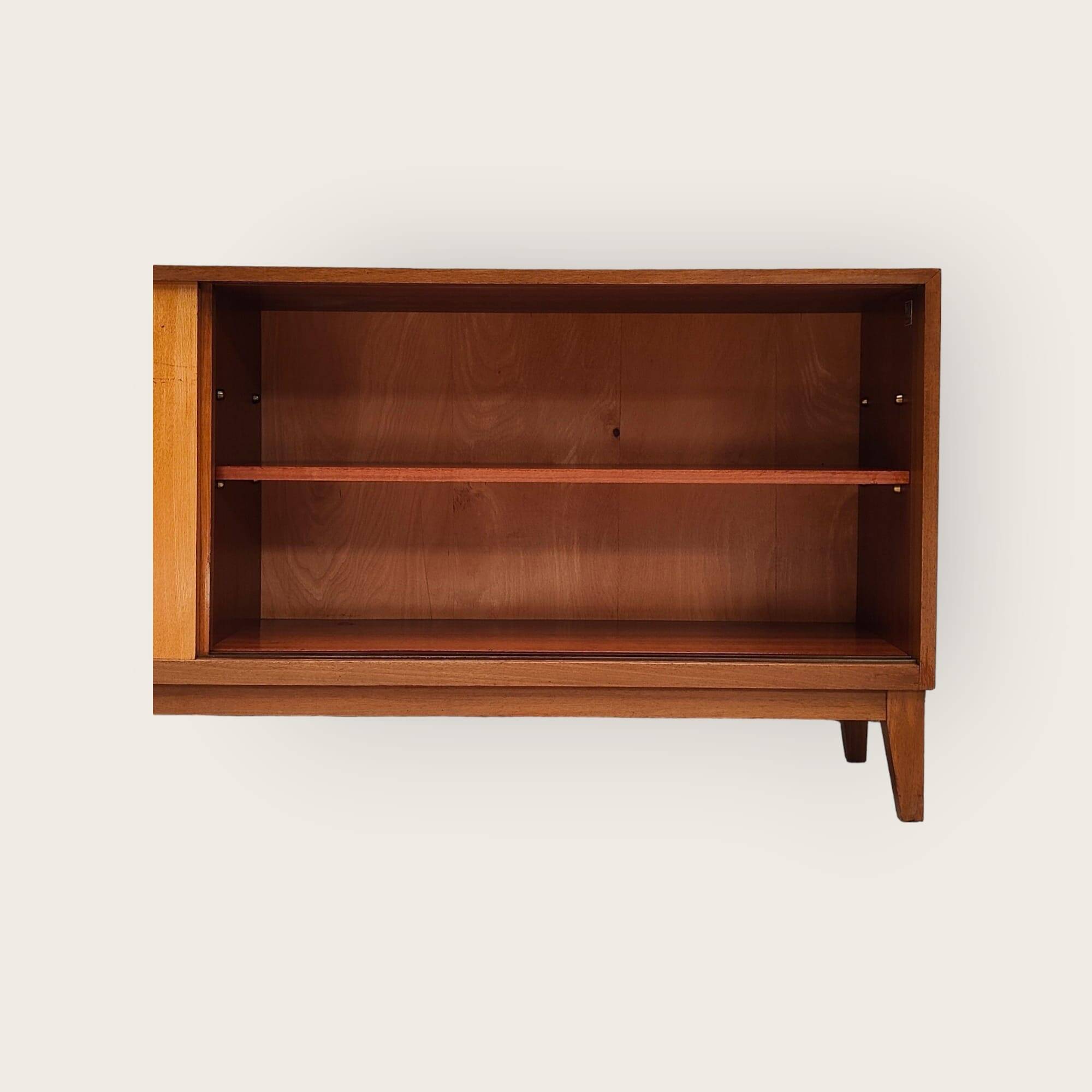 Buffet du milieu du siècle