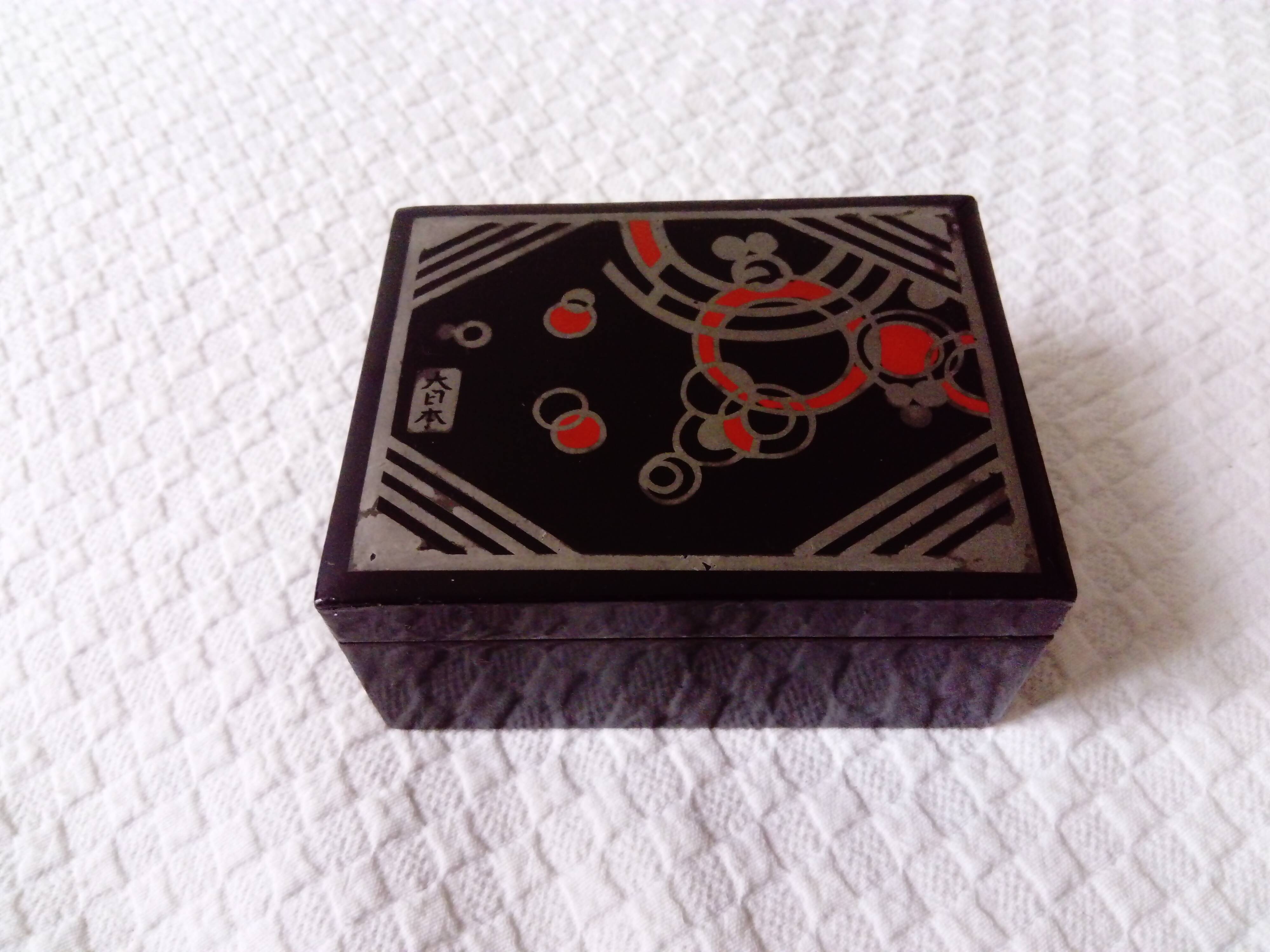 Small black lacquered box with Art Deco decor.Japan