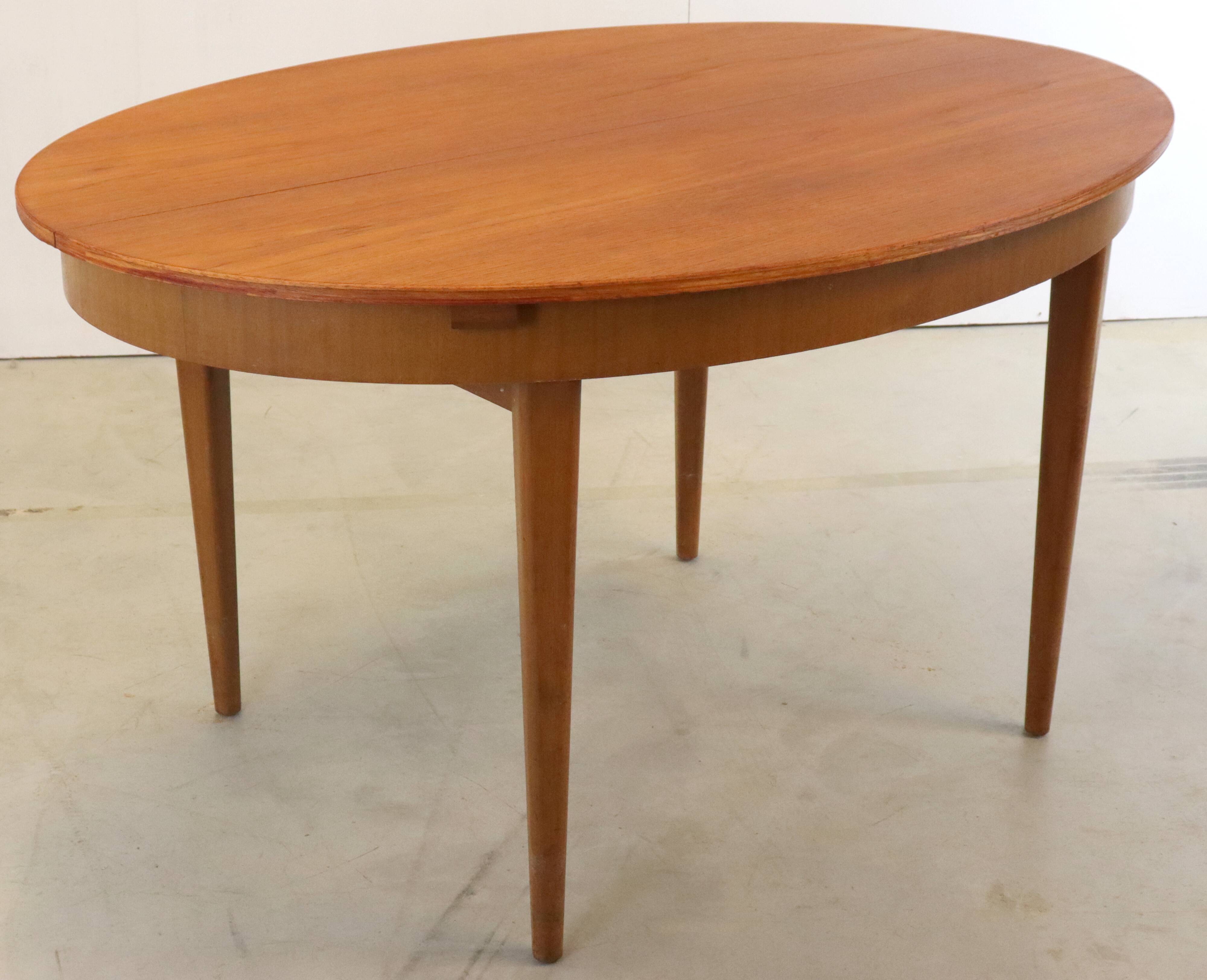 Oval vintage dining table extendable 'Atterton'