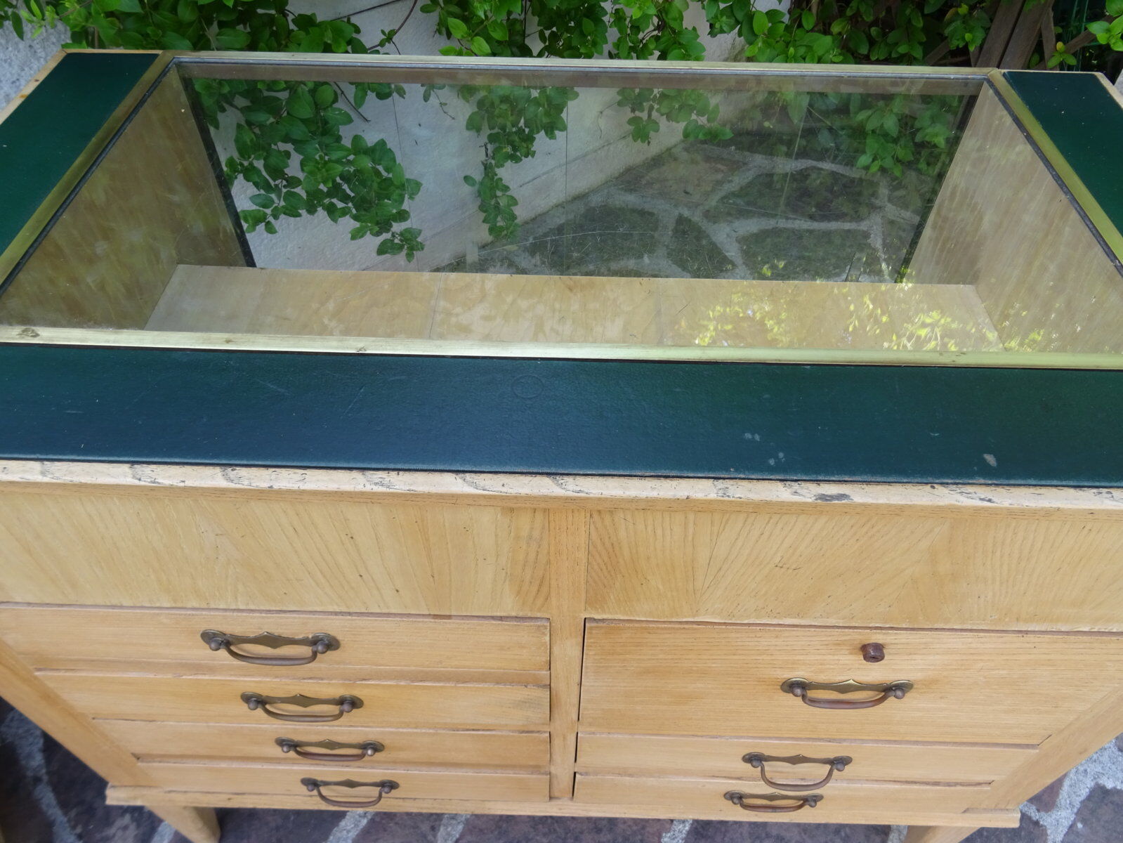 Watchmaking showcase counter 50s