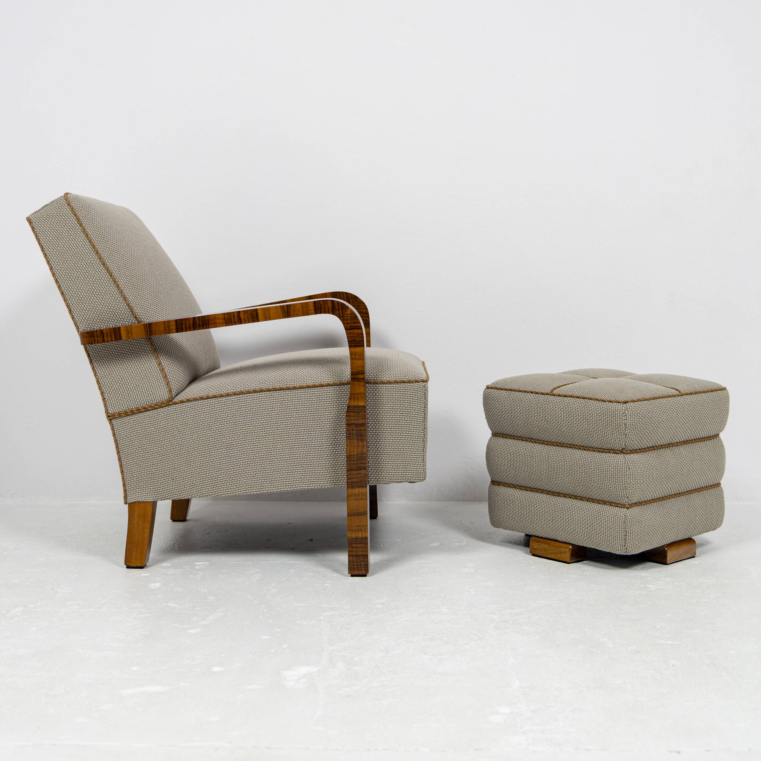 Pair of Art Deco armchairs and two poufs in walnut - 1930-1940