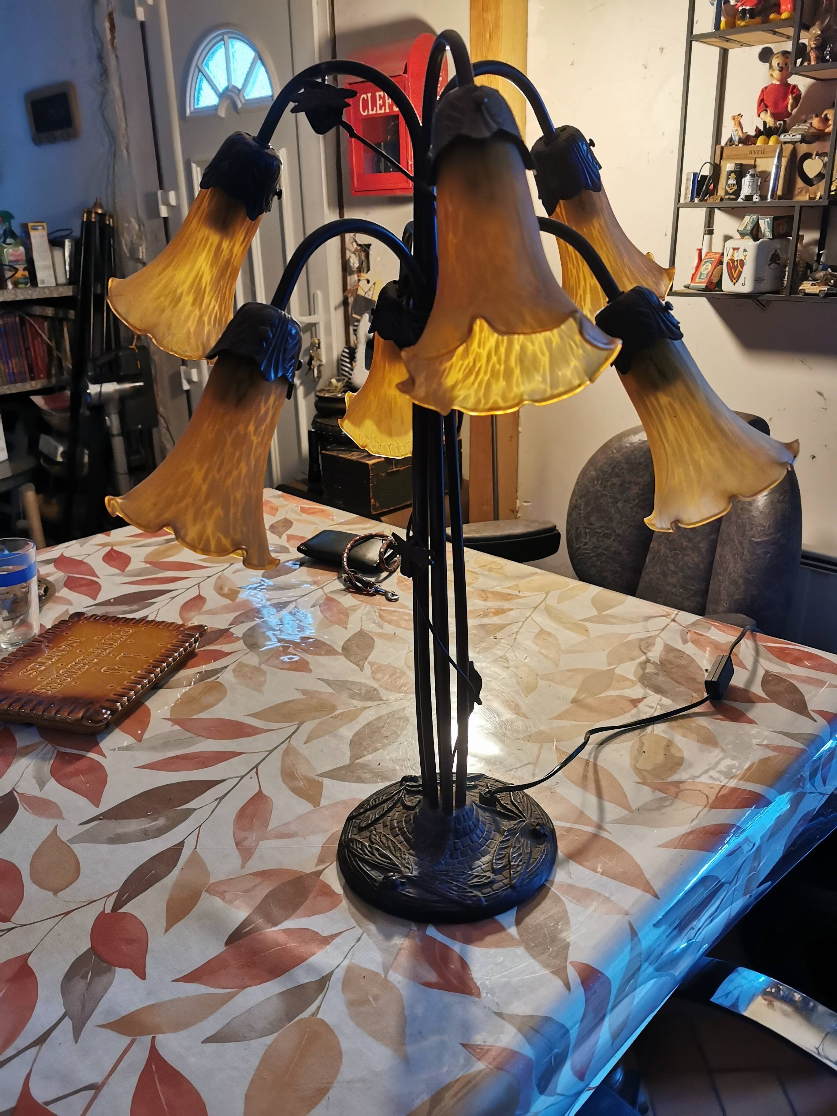 Table lamp