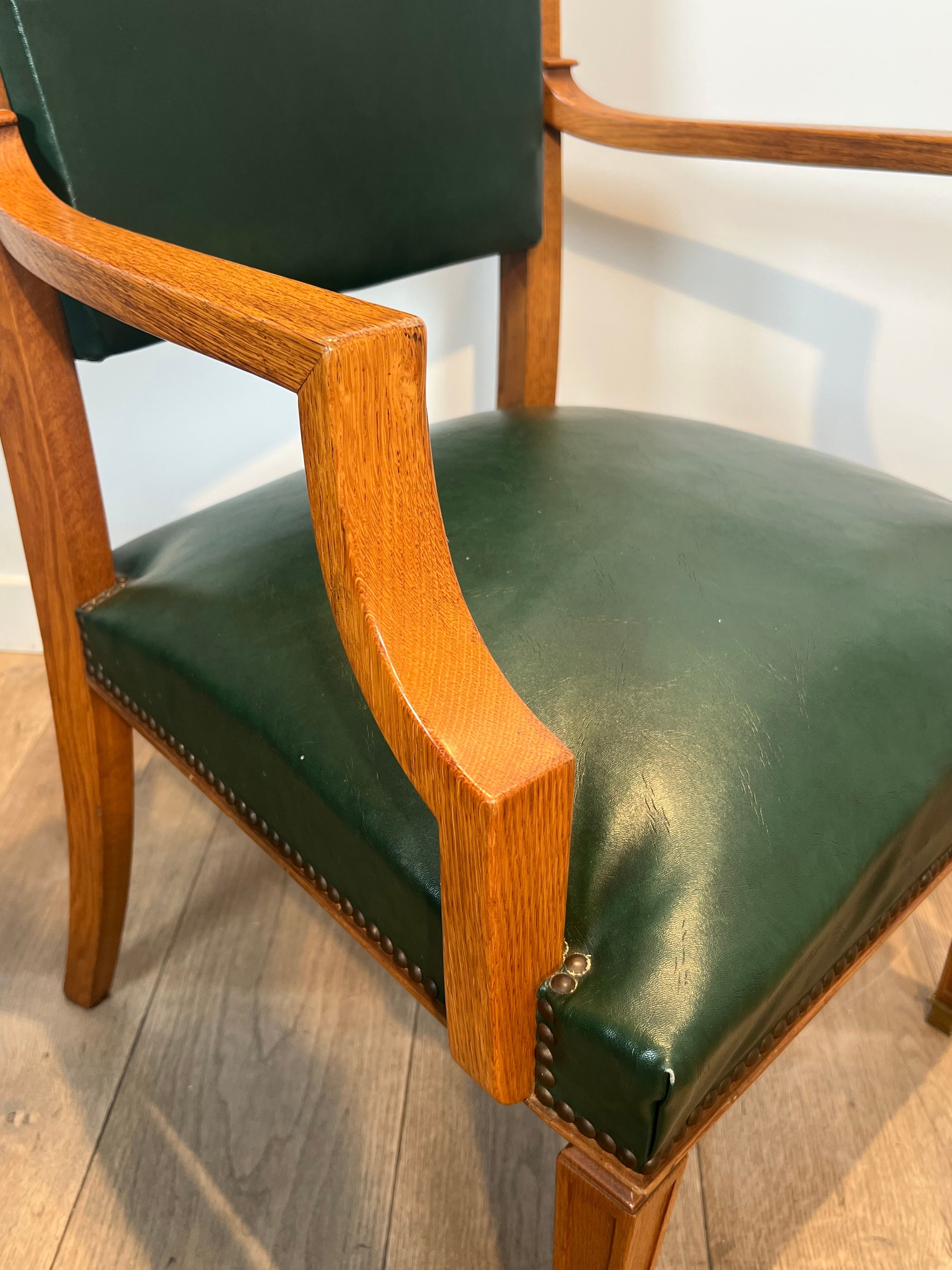 Paire de fauteuils Art déco en chêne et cuir de De Coene Frères