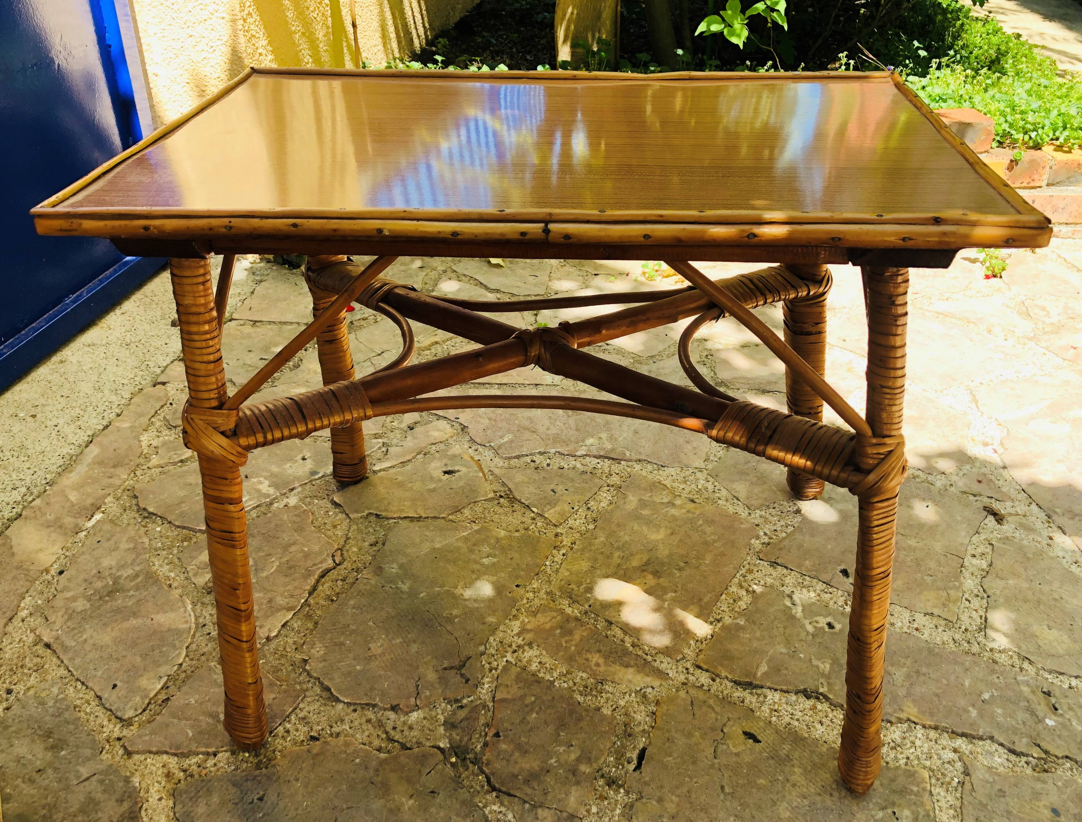 Vintage coffee table in wicker and formica