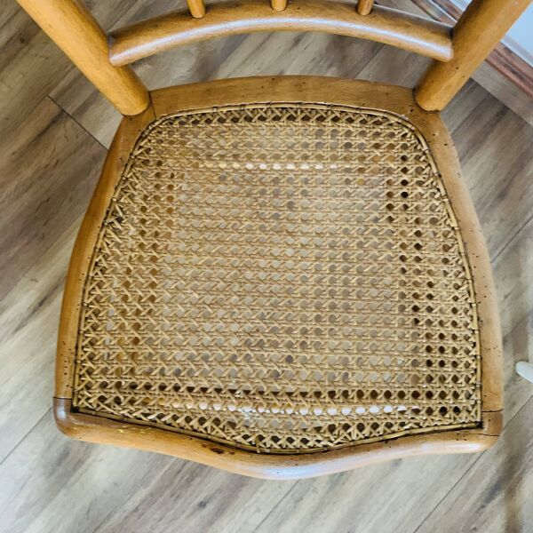 Paire de chaises cannées dépareillées