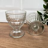 2 wine glasses