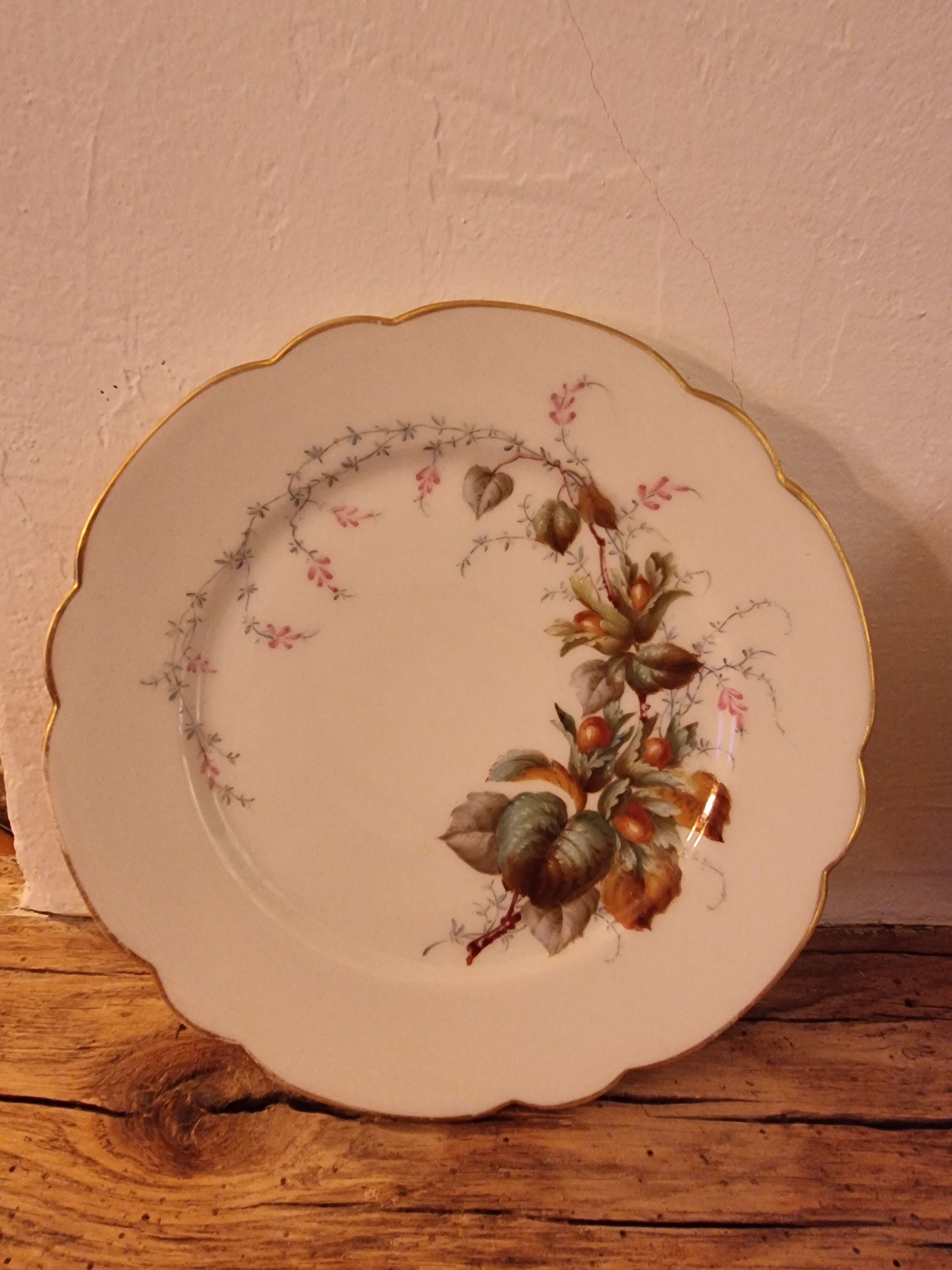 2 plates autumnal motifs