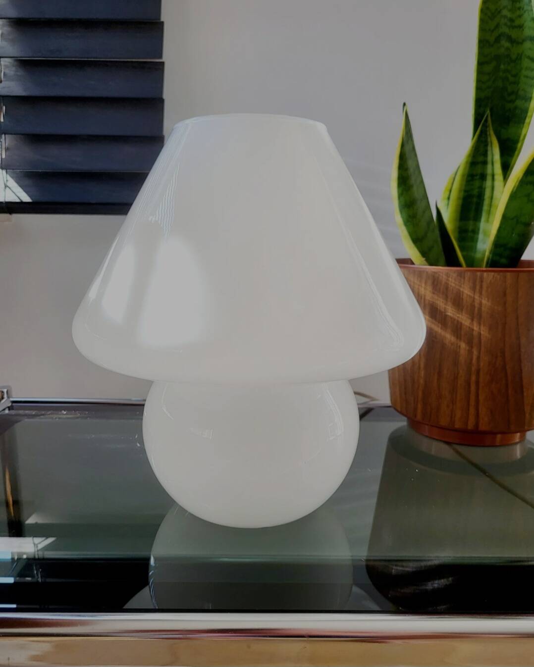 Vintage mushroom table lamp, Hustadt Leuchten, in opaline glass model L 1970.