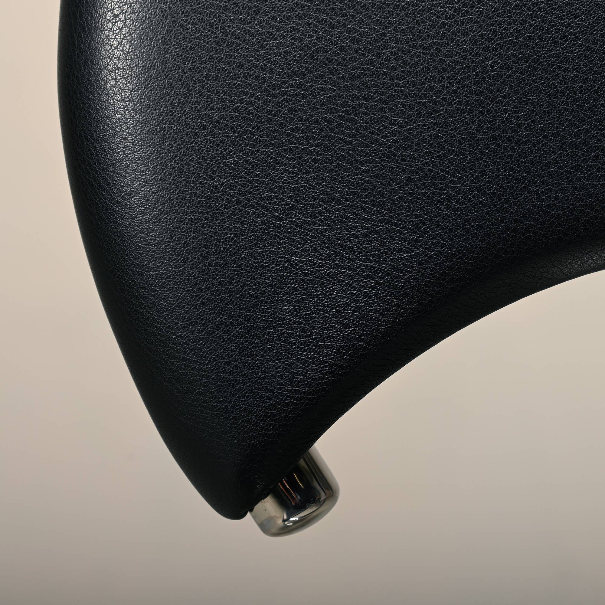 Poul Henningsen Snake Chairs, Model PH-501 in chrome and full black leather