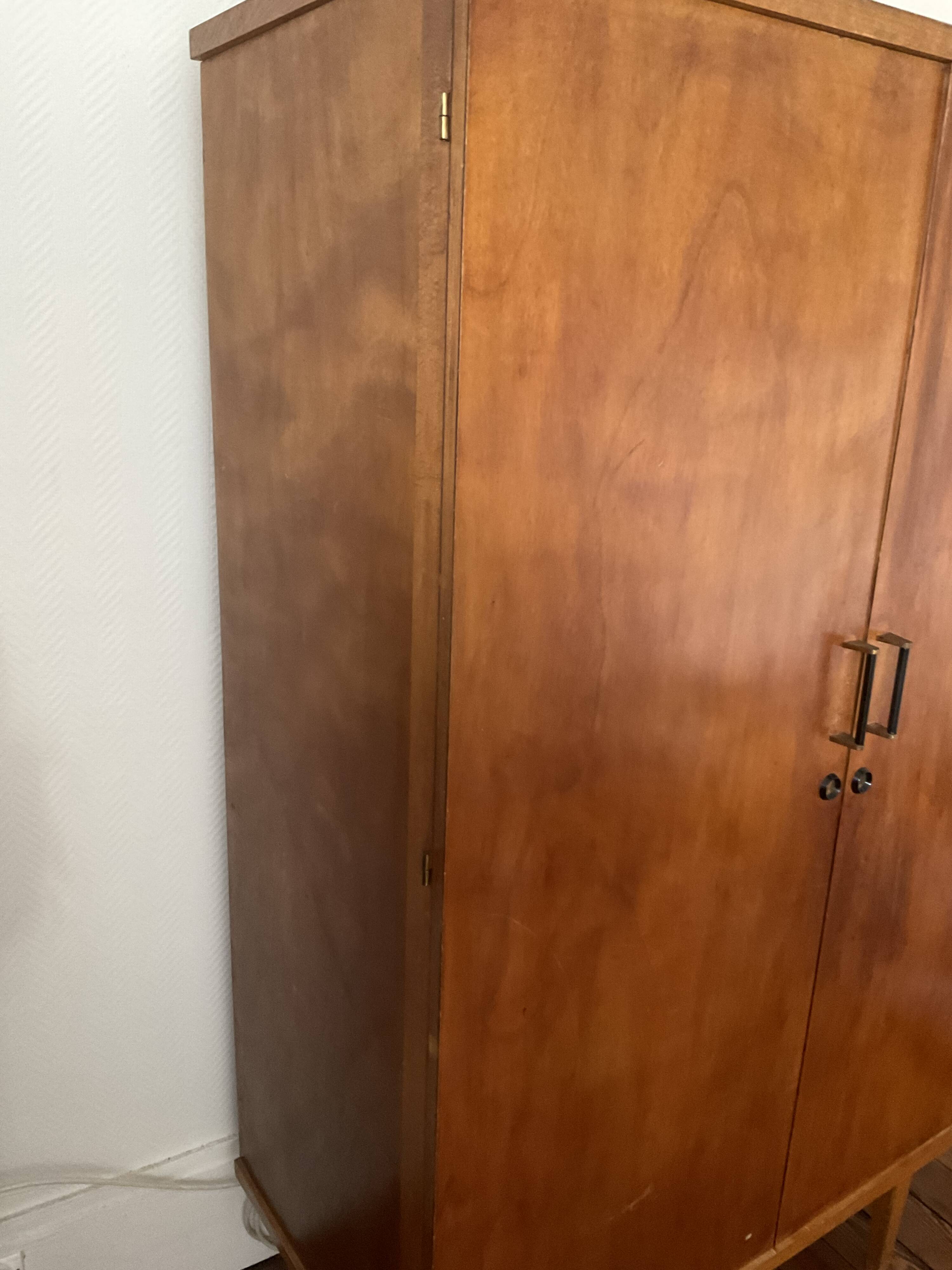 Armoire vintage