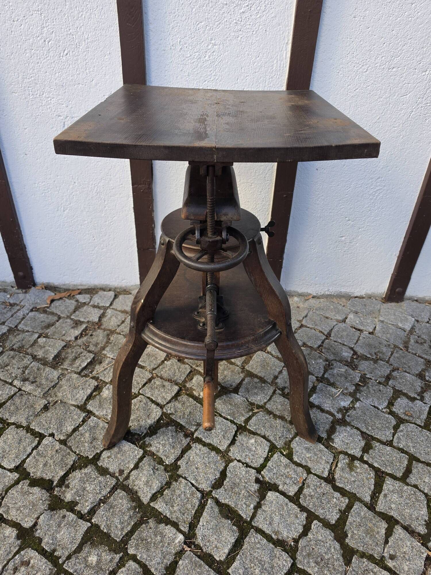 Sculpture stand, photographic camera tripod