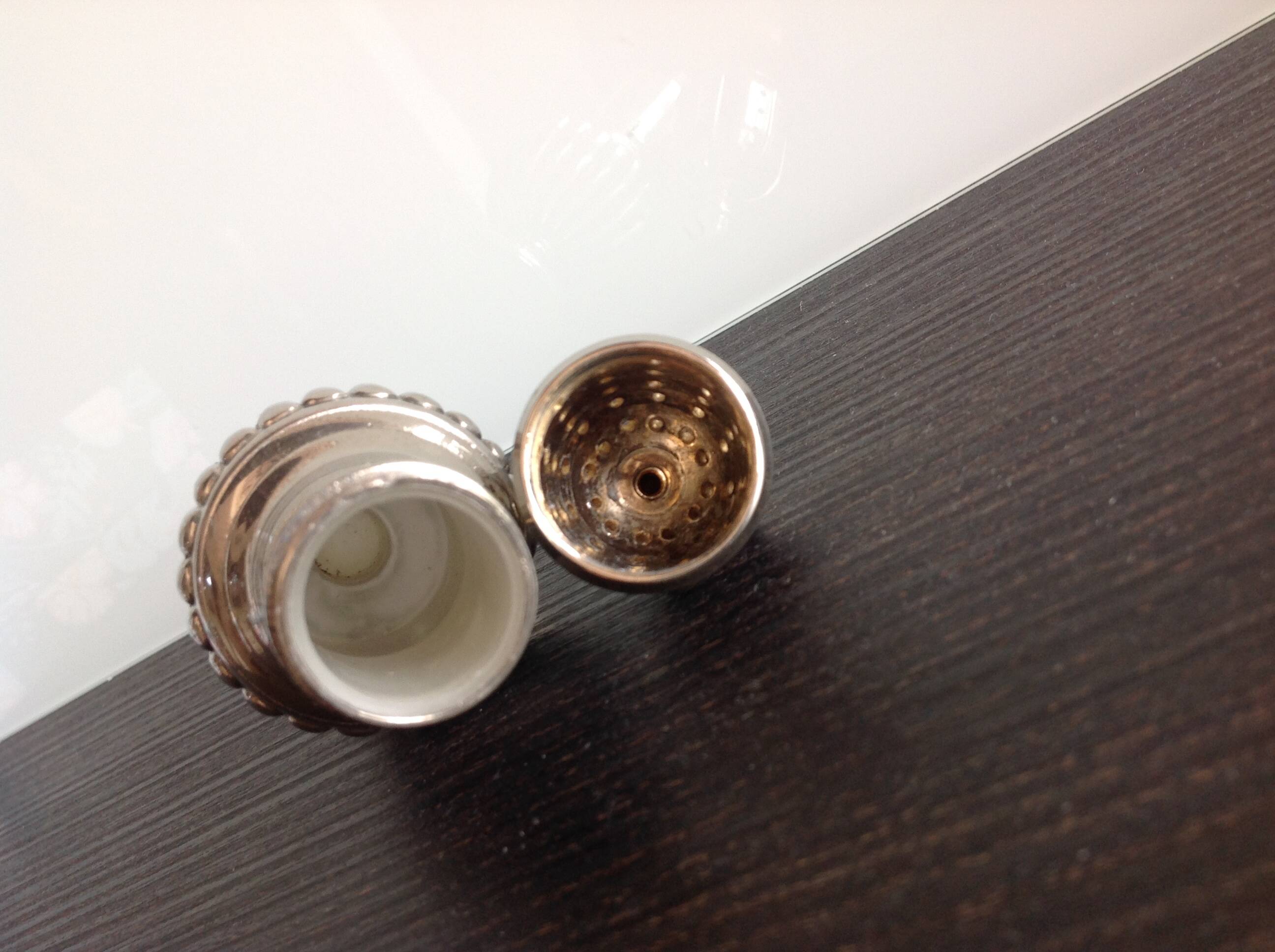 Silver metal salt shaker / 60s-70s