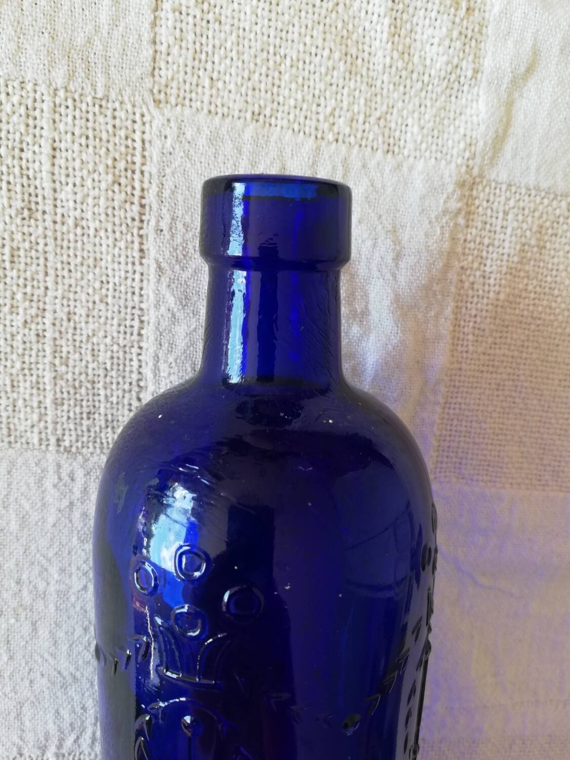 Vintage cobalt blue bottle 80's floral decoration garlands in relief