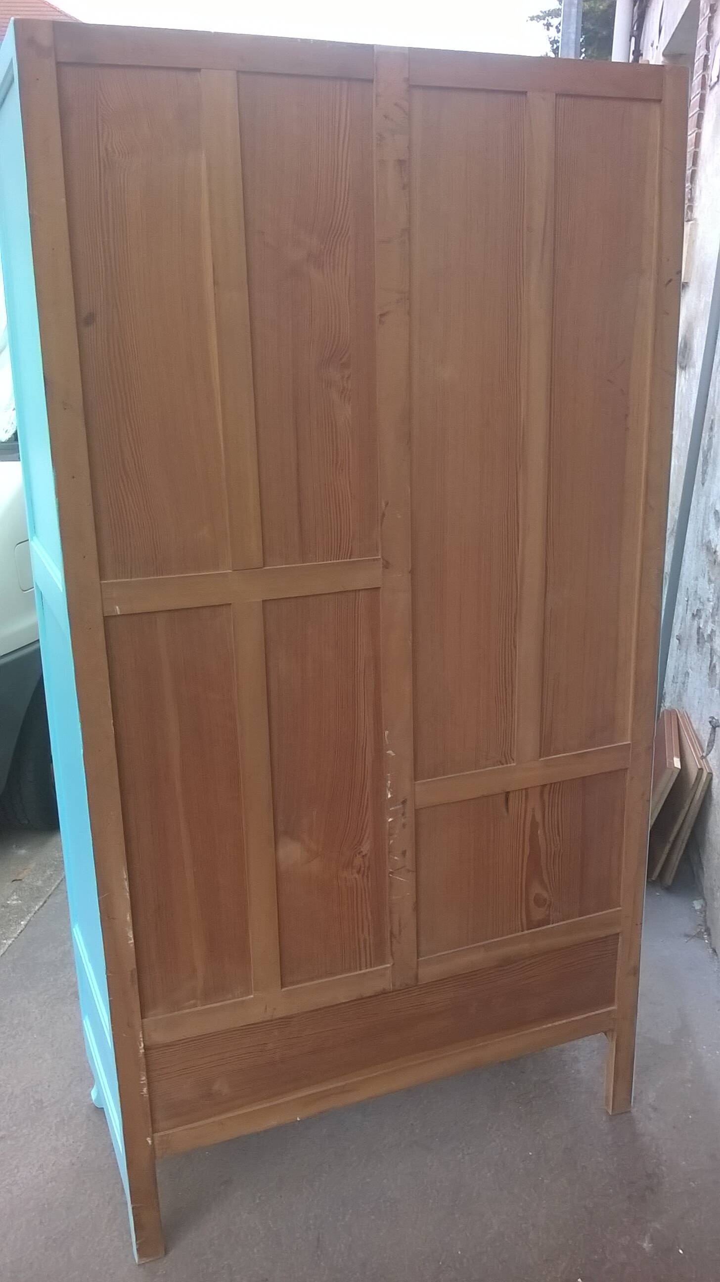 Parisian hotel wardrobe from the 1930s