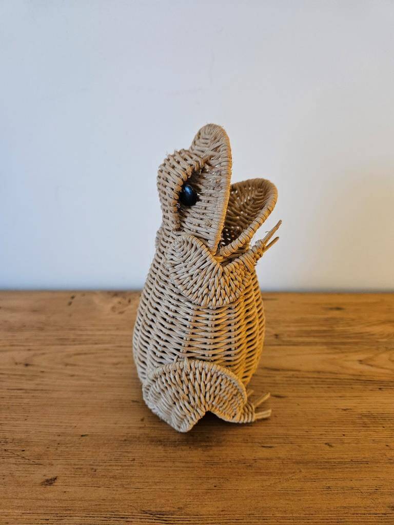 Grenouille vintage en rotin