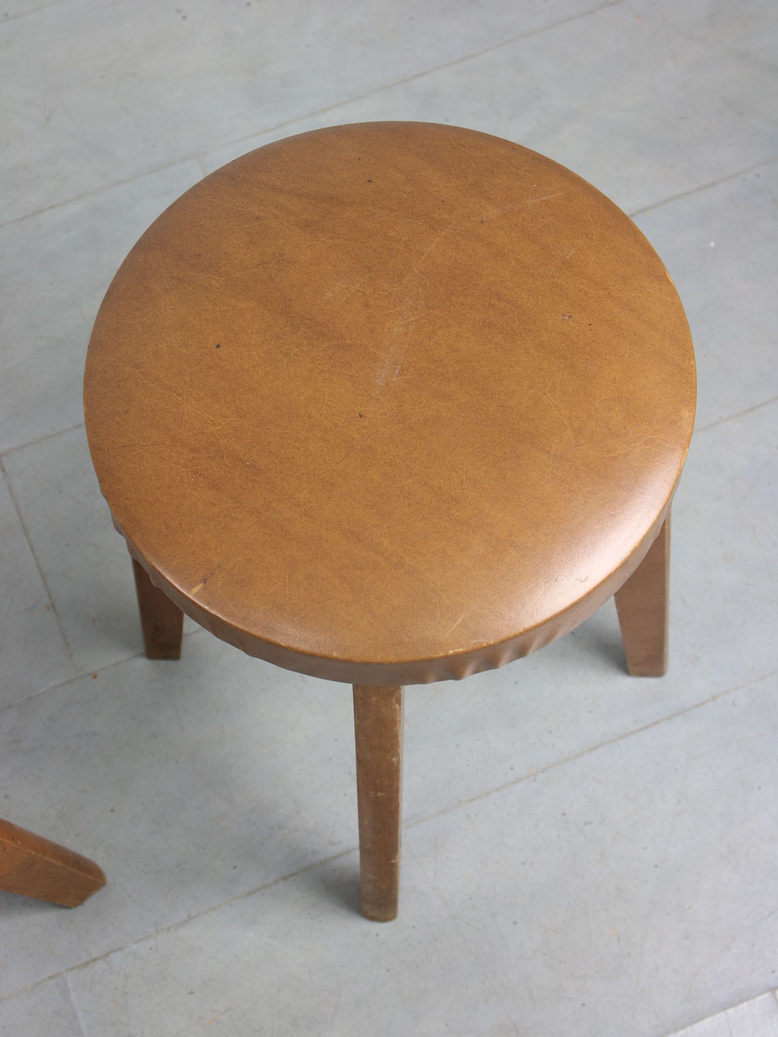 Tabourets en similicuir brun