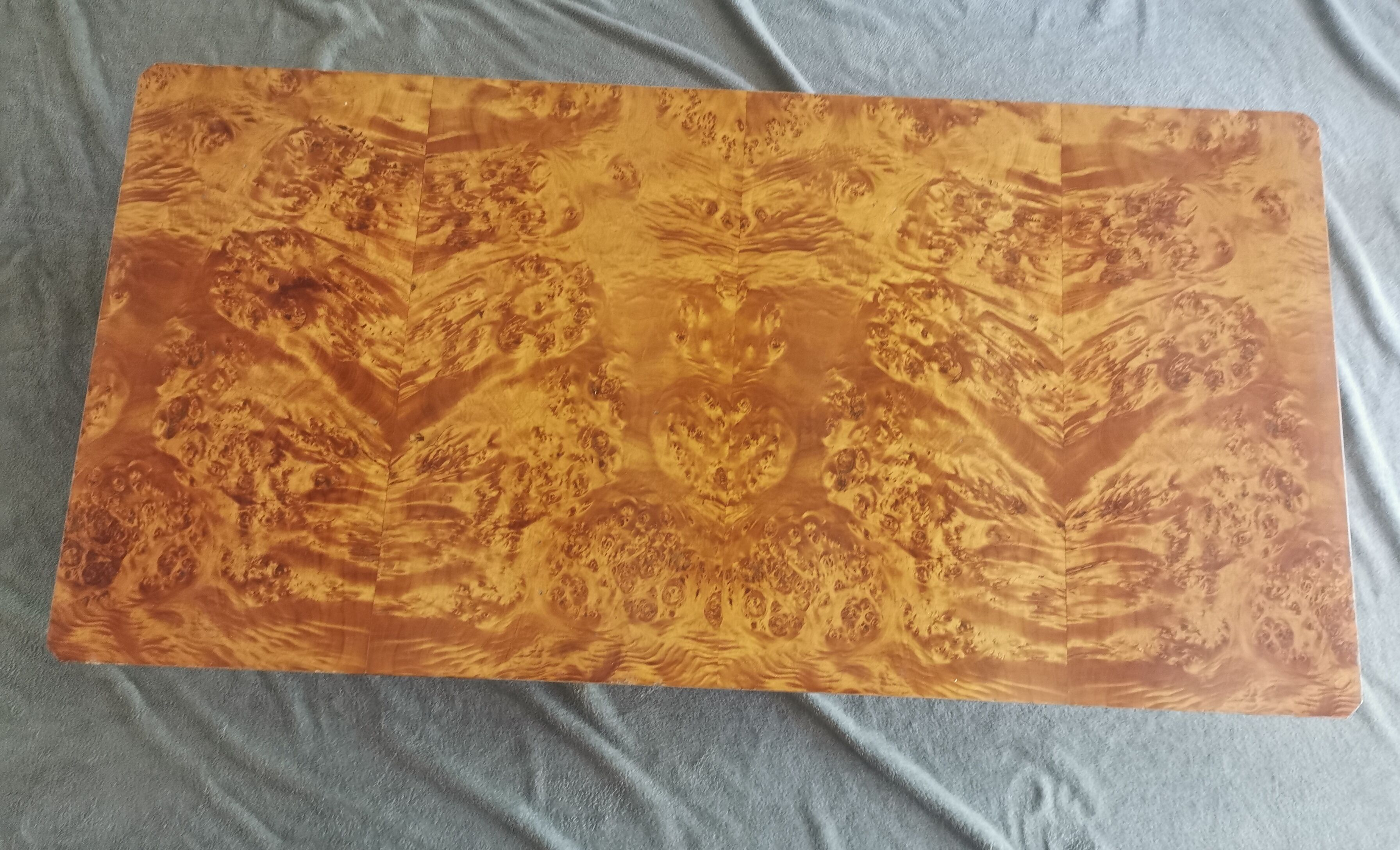 Table basse en loupe d'orme