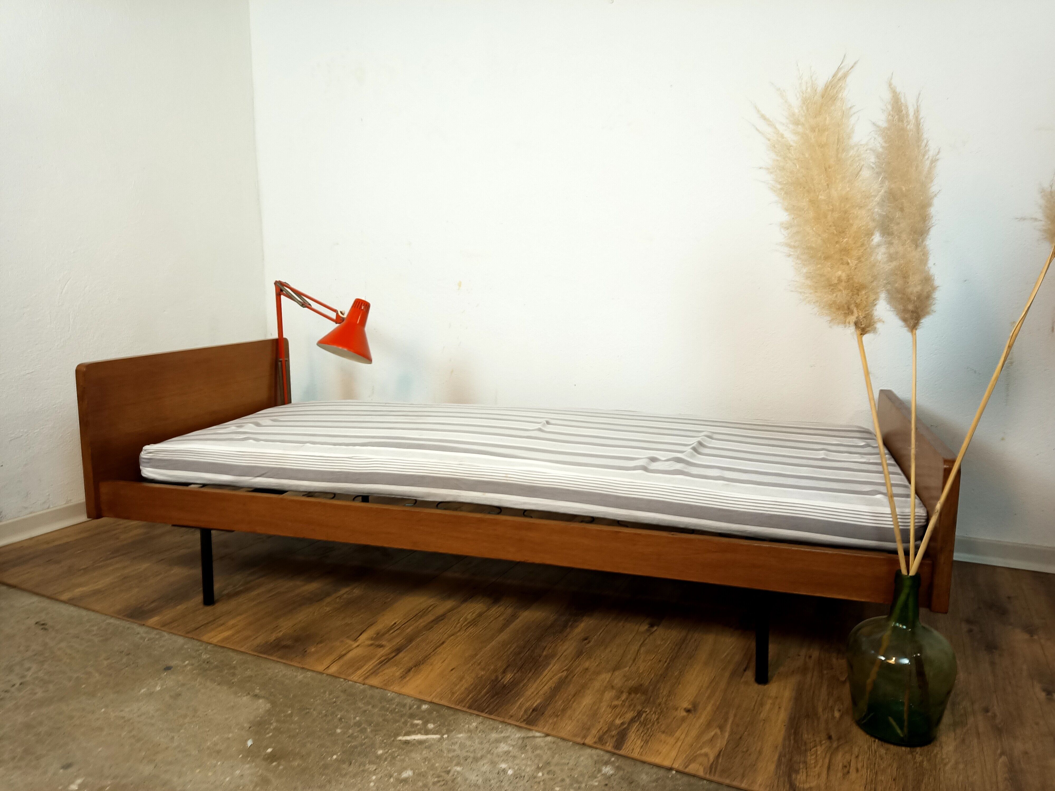 Vintage daybed bench bed