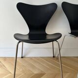 3 chaises Arne Jacobsen série 7