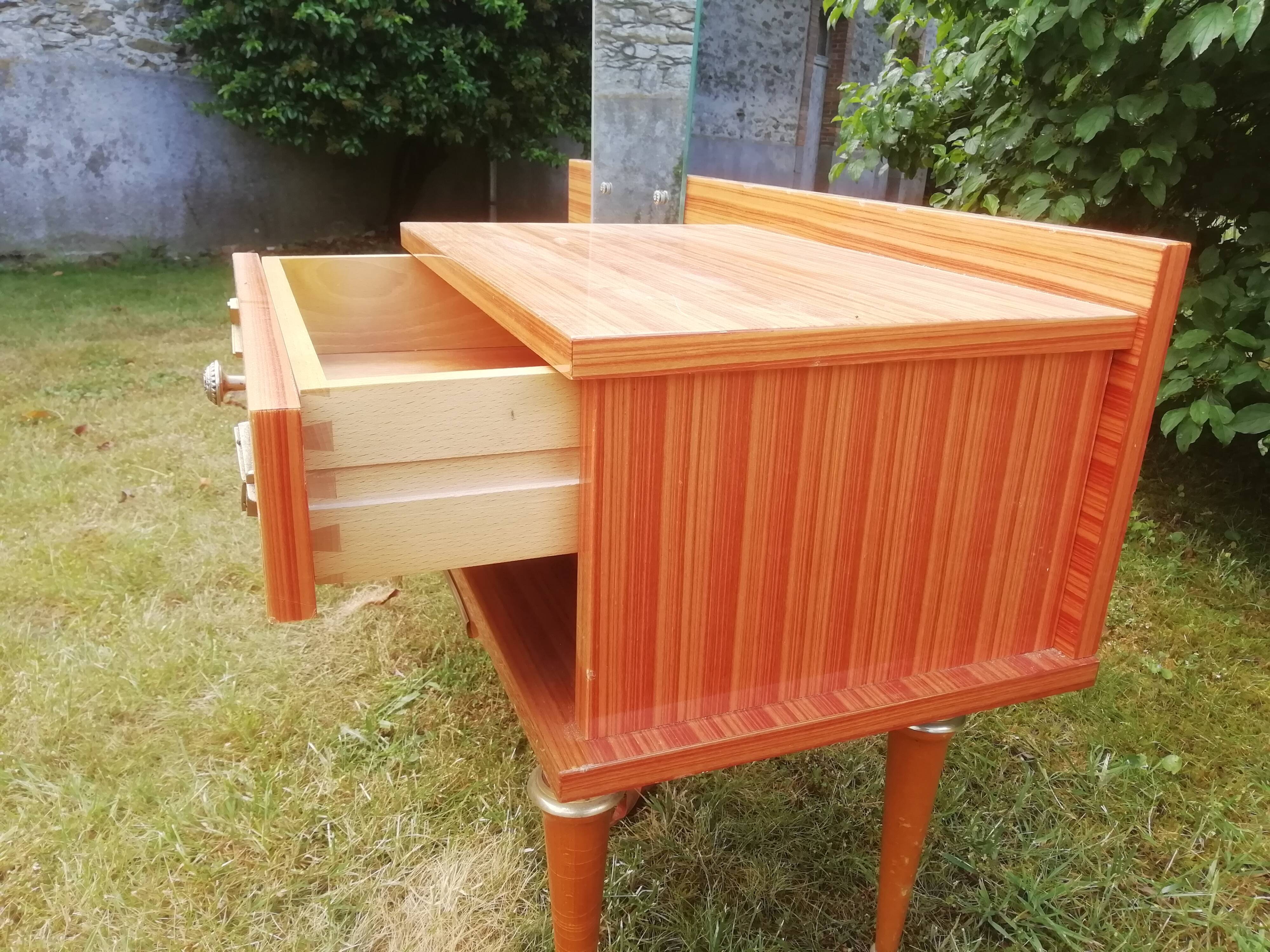 Serving table years 70