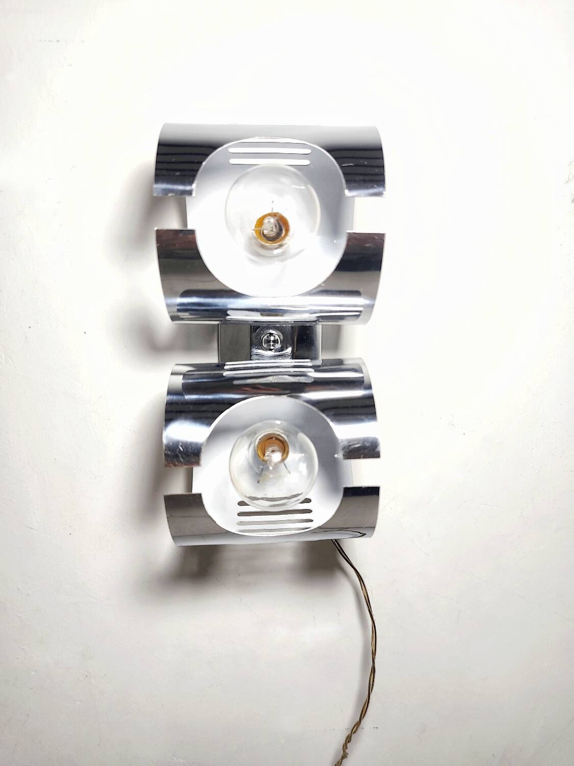 Aplique de pared metálico "Space Age". España, 1970s.