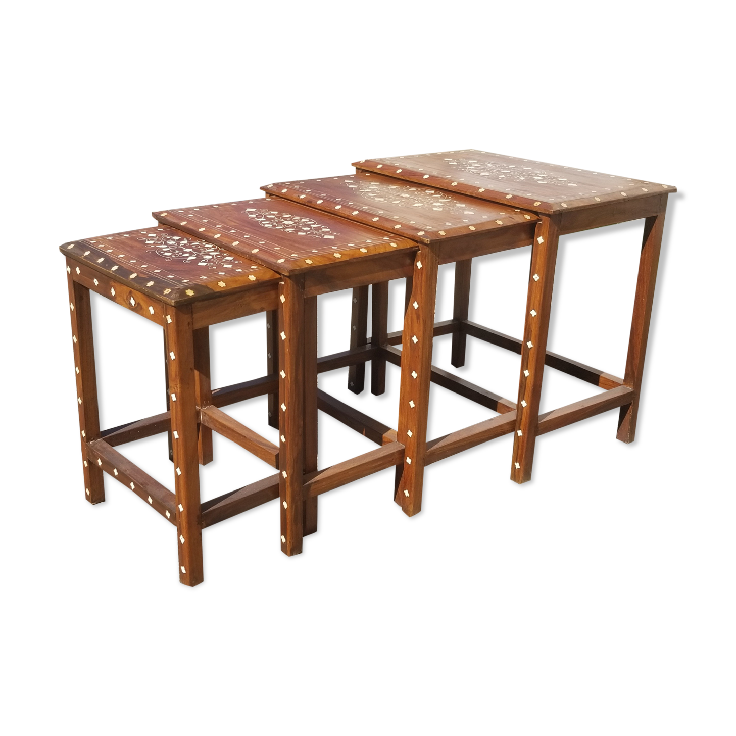 Series of 4 wooden trundle tables with mother-of-pearl inlays, Orient XXth