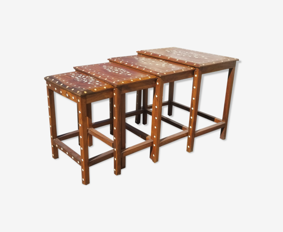 Series of 4 wooden trundle tables with mother-of-pearl inlays, Orient XXth