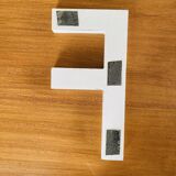 Lettre d’enseigne en bois « F »
