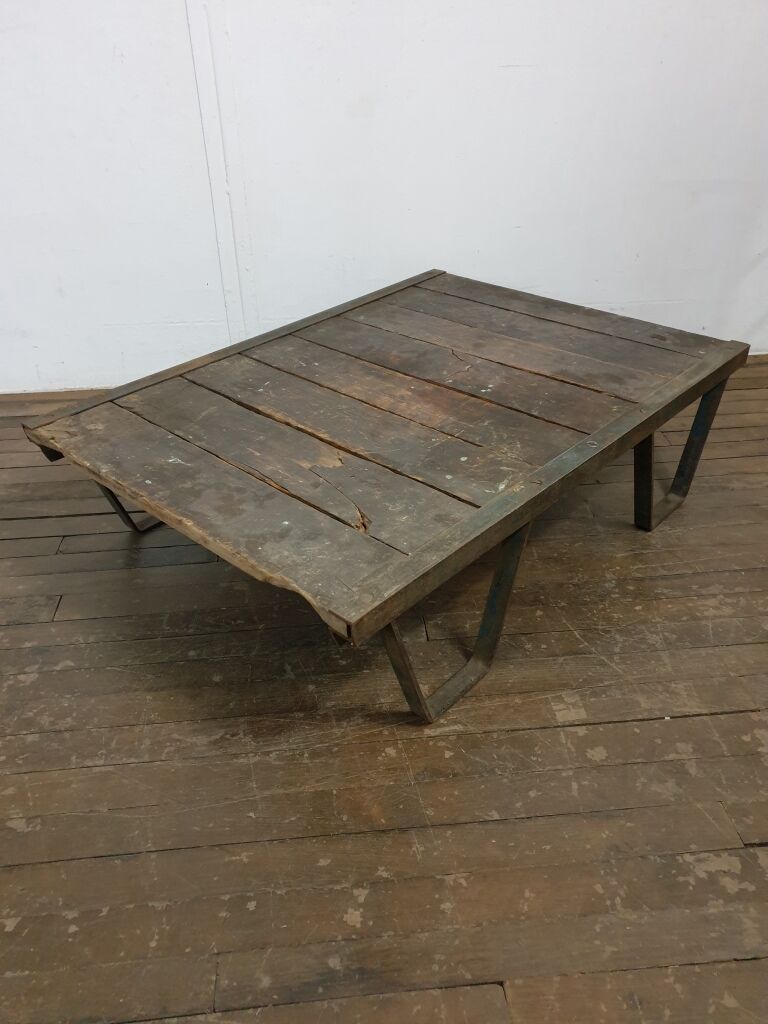 Industrial plant pallet coffee table