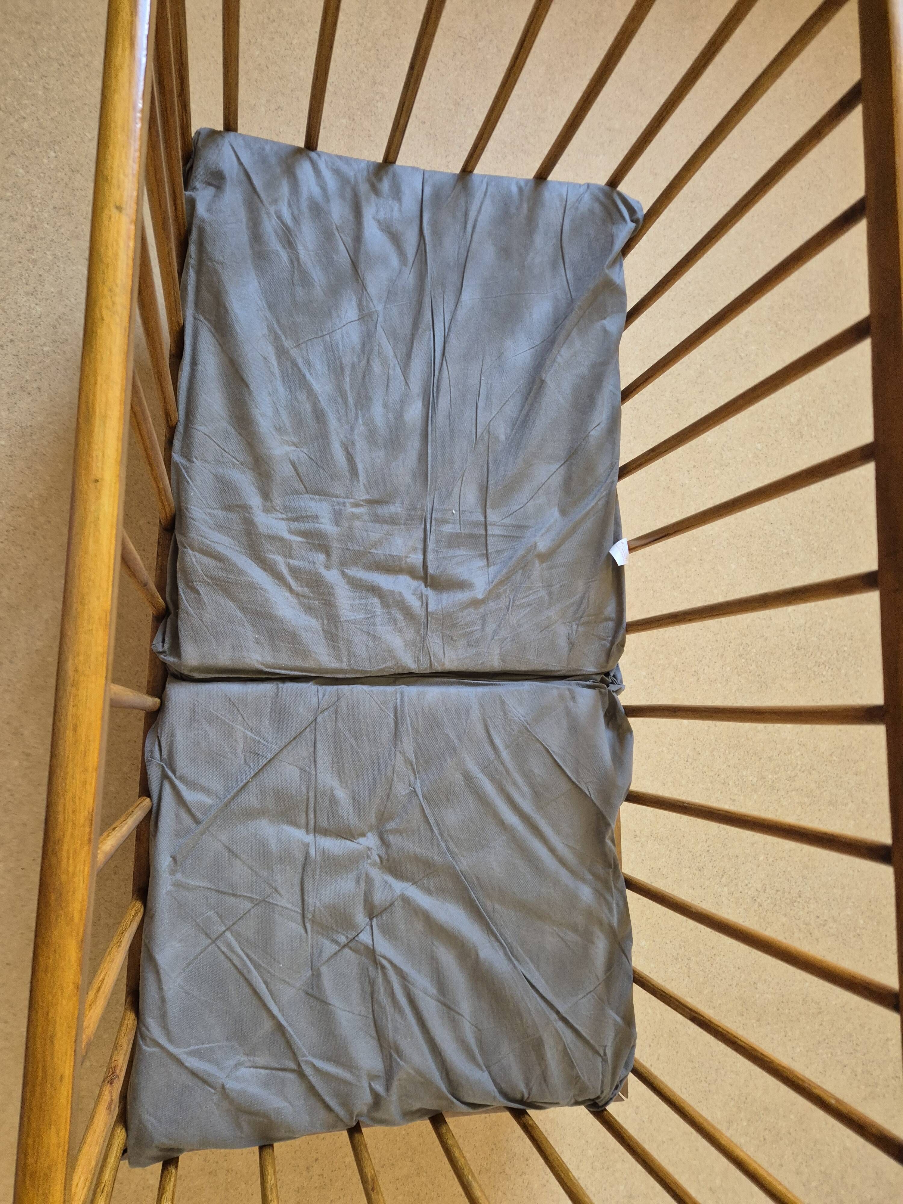 Old folding bed for baby by dodo baby, a french brand from the 1980s.