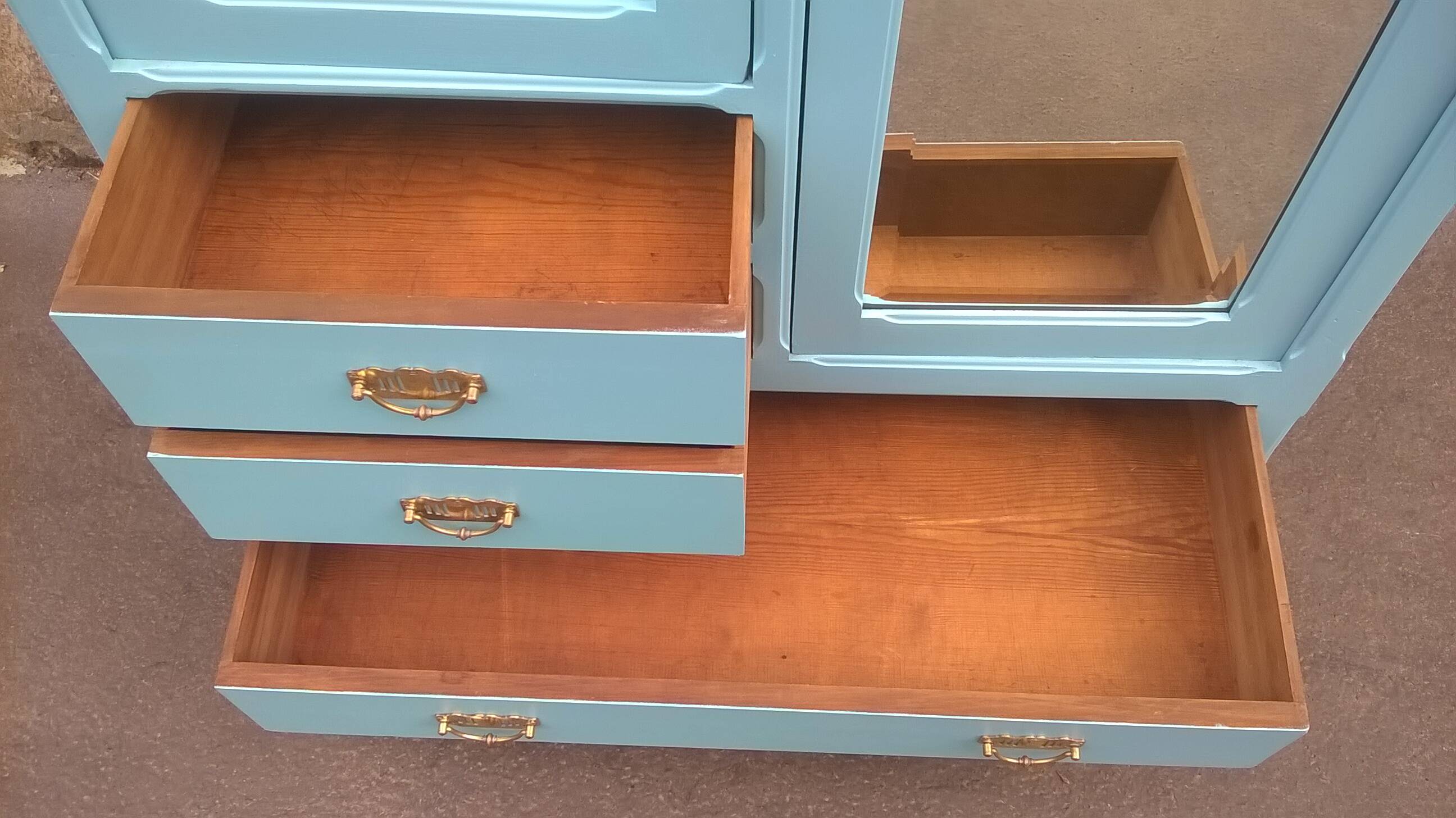 Parisian hotel wardrobe from the 1930s