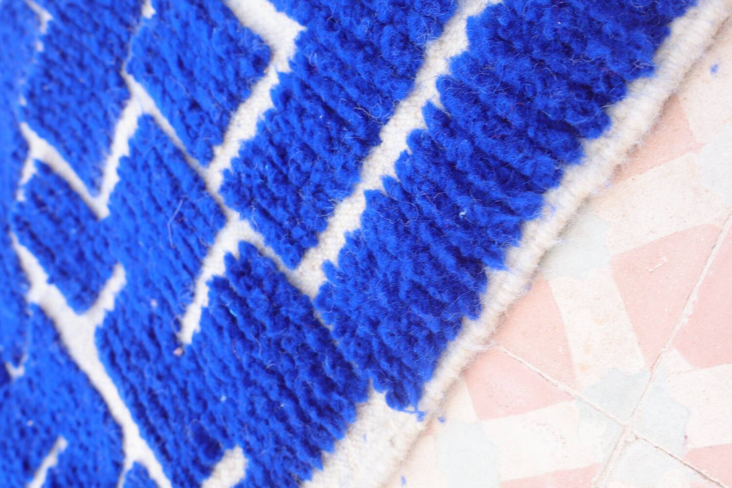 Klein blue Moroccan Berber hallway rug with reliefs