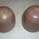 Salt and pepper service in purple-parma ceramic
