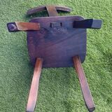 Pair of brutalist T-shaped chairs, solid Aranjou elm, design Olavi Hanninen, 1970