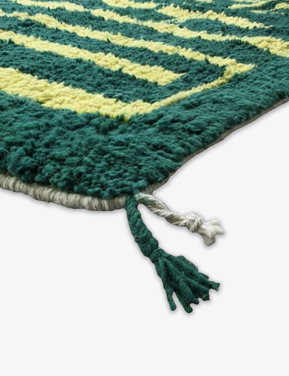 Contemporary green rug - 292 x 255 cm