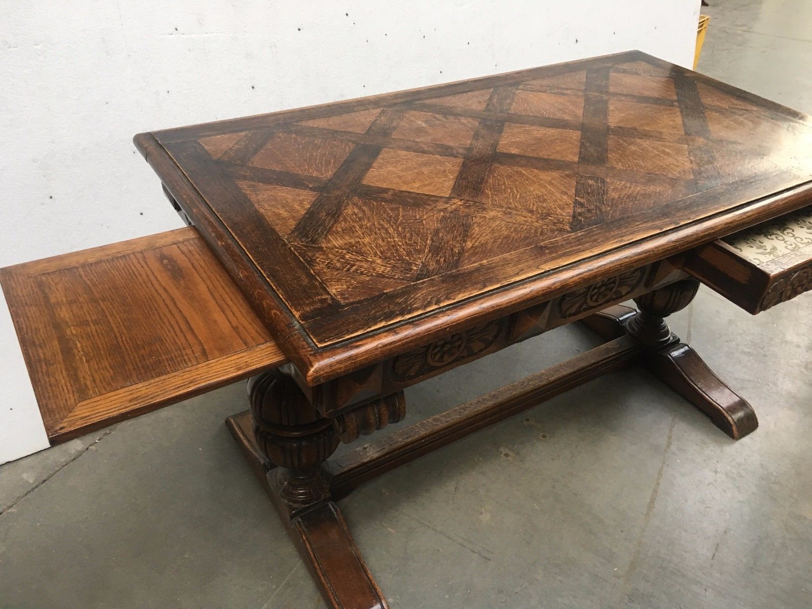 Table style Renaissance office