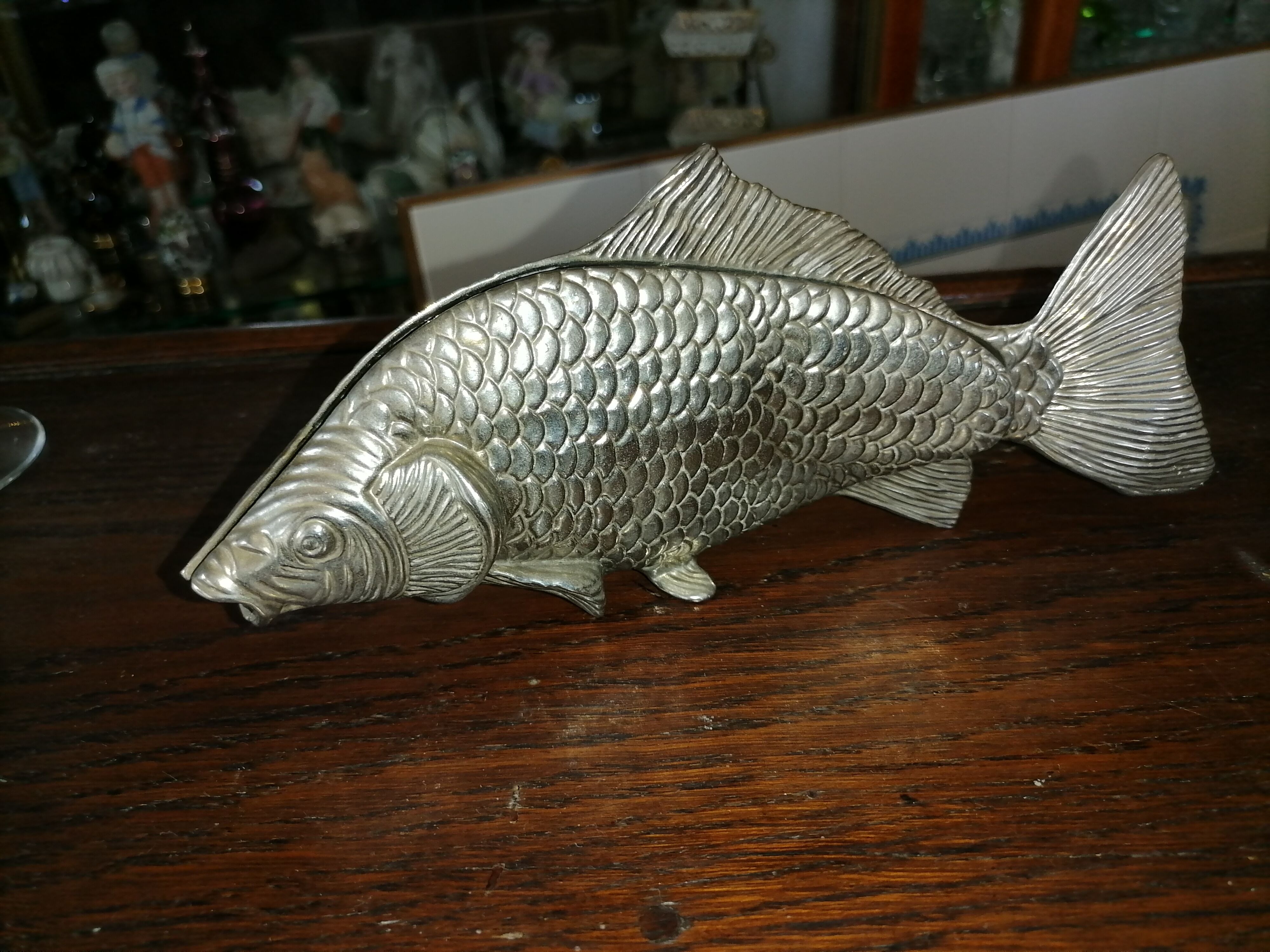 Fish silver towel rack