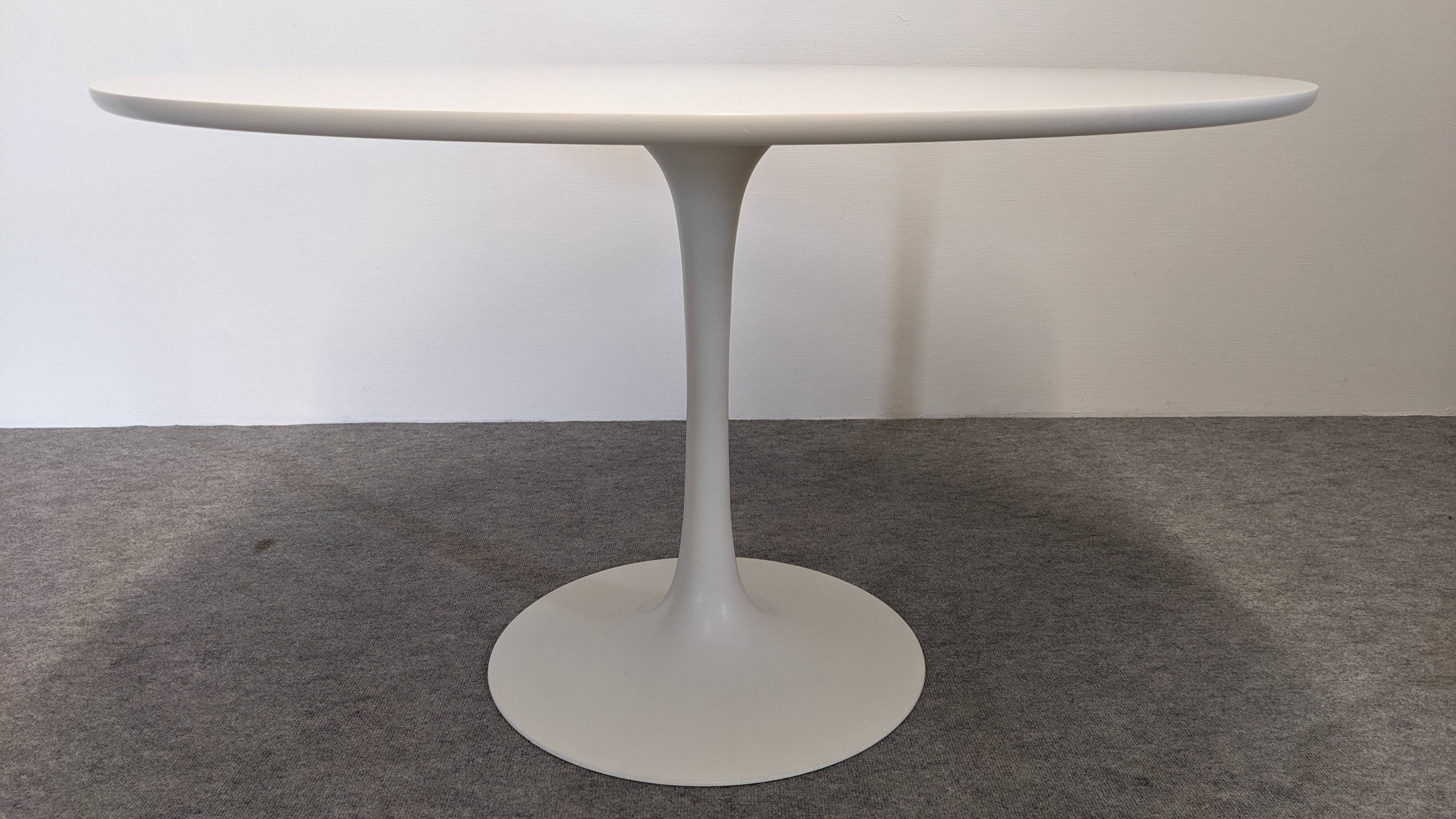 Space Age tulip round table by Maurice Burke for Arkana, 1960s-70s
