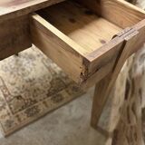 Pretty half-round table