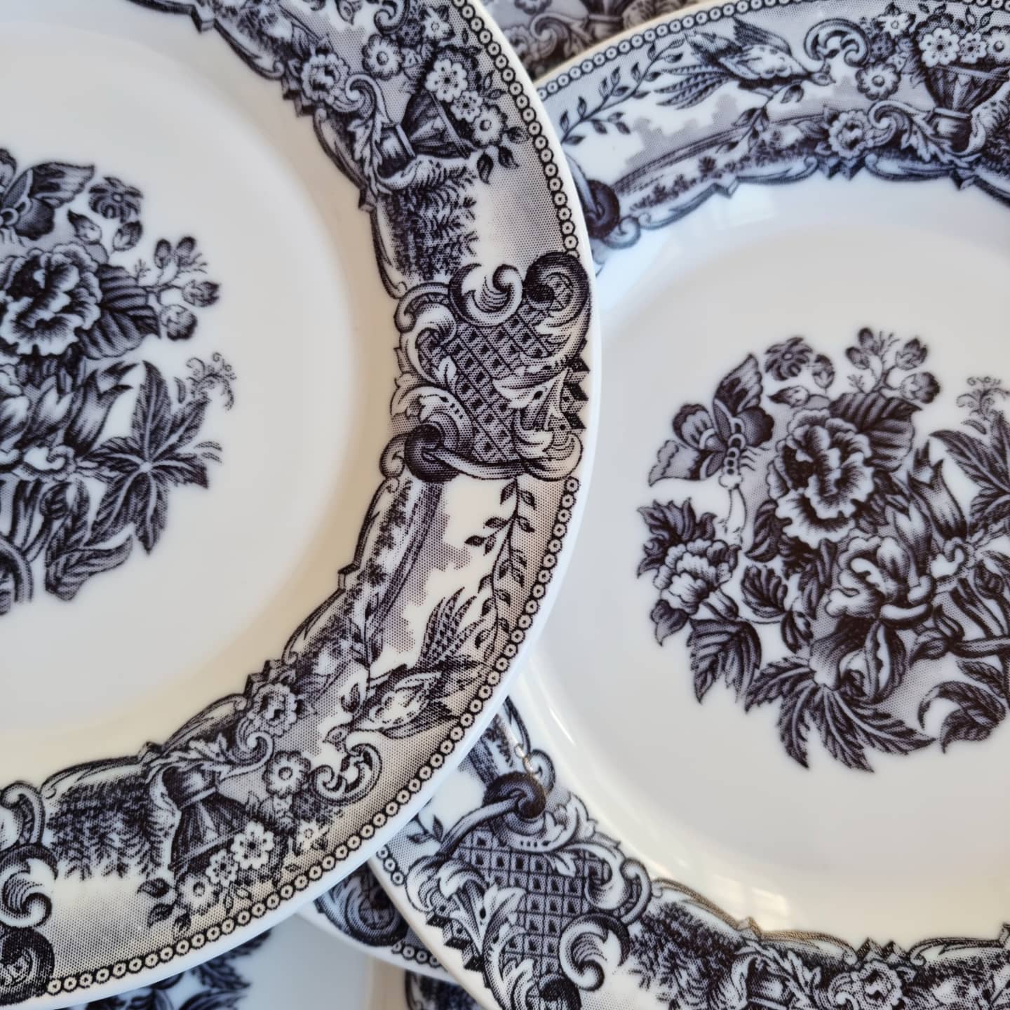 Set of 11 Arcopal plates