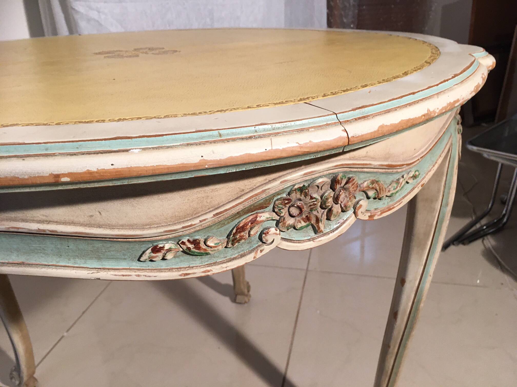 Provençal style table with its extensions