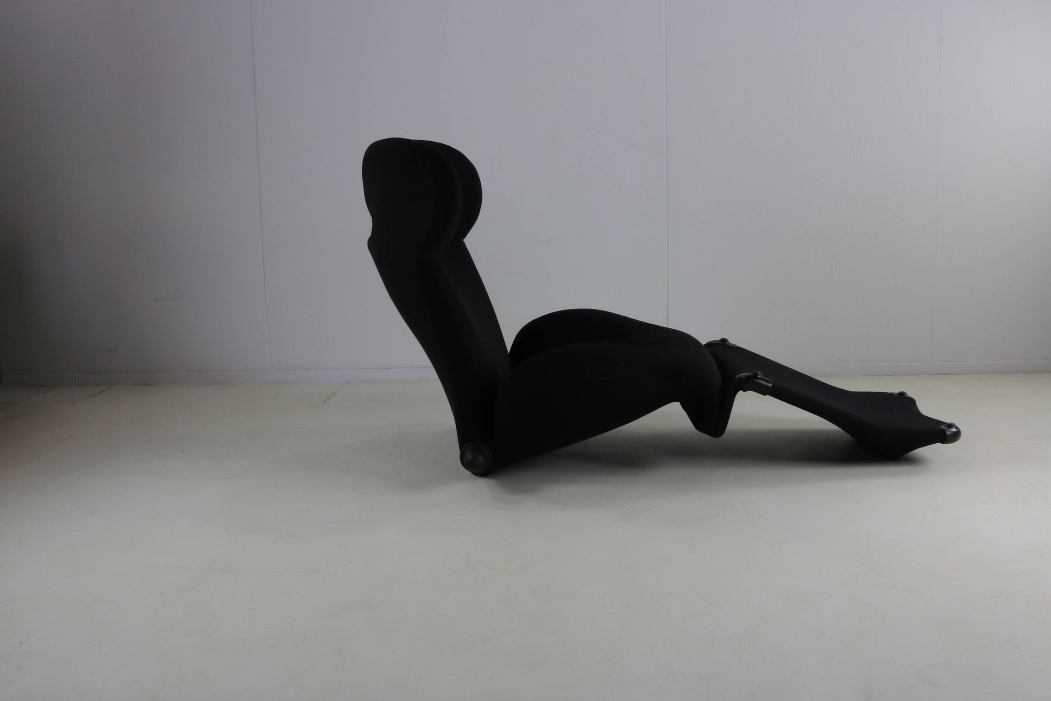 Eighties design easy chair / chaise-longue by Toshiyuki Kita for Cassina