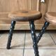 Duo de tabourets tripodes