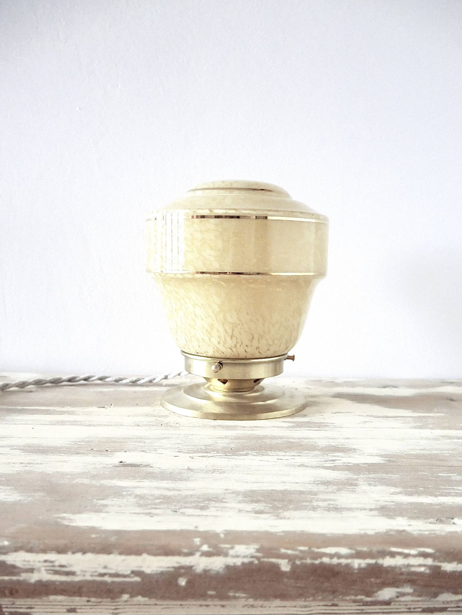 Clichy glass table lamp with a golden trim