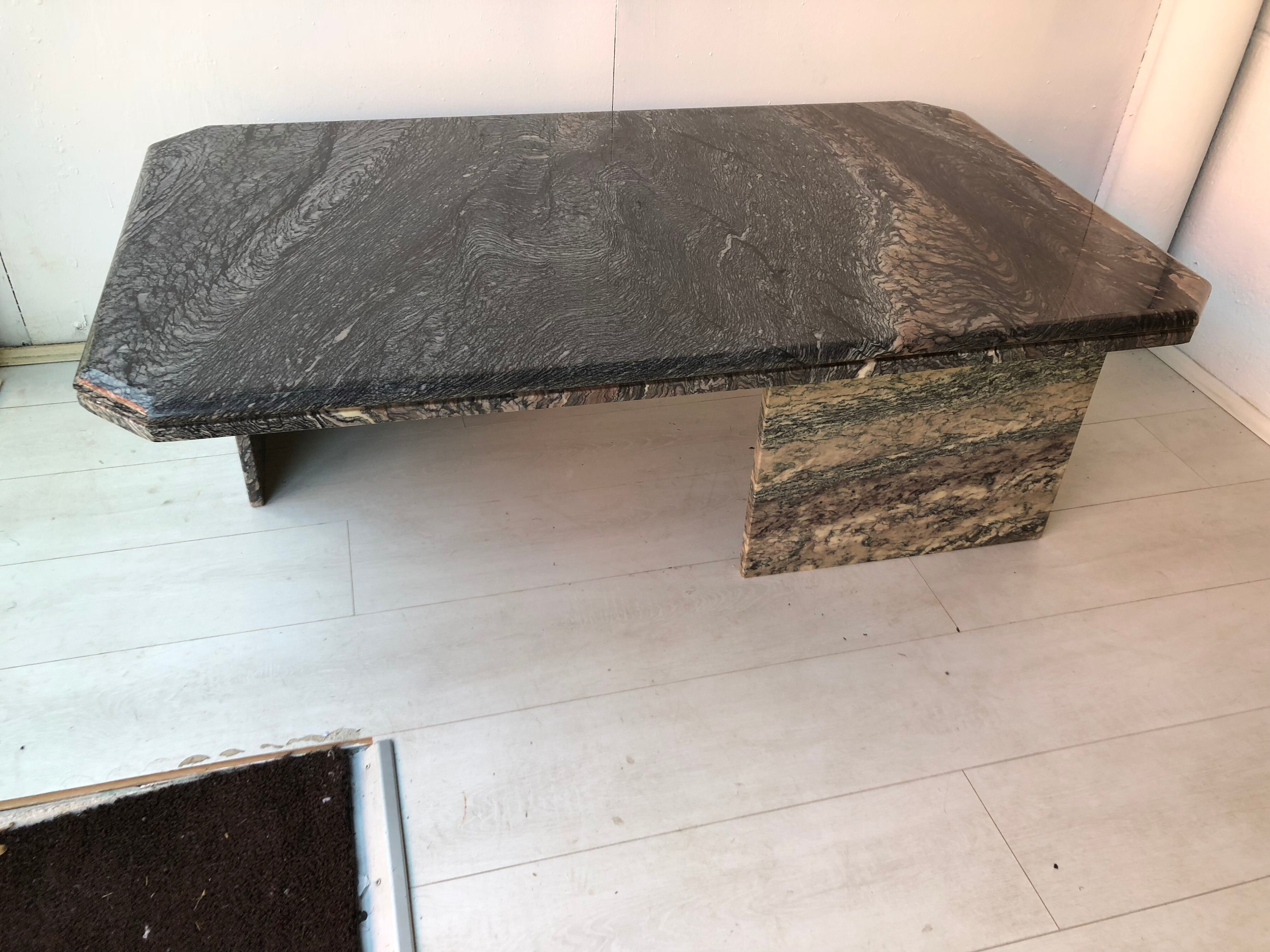 Table basse par Roche Bobois