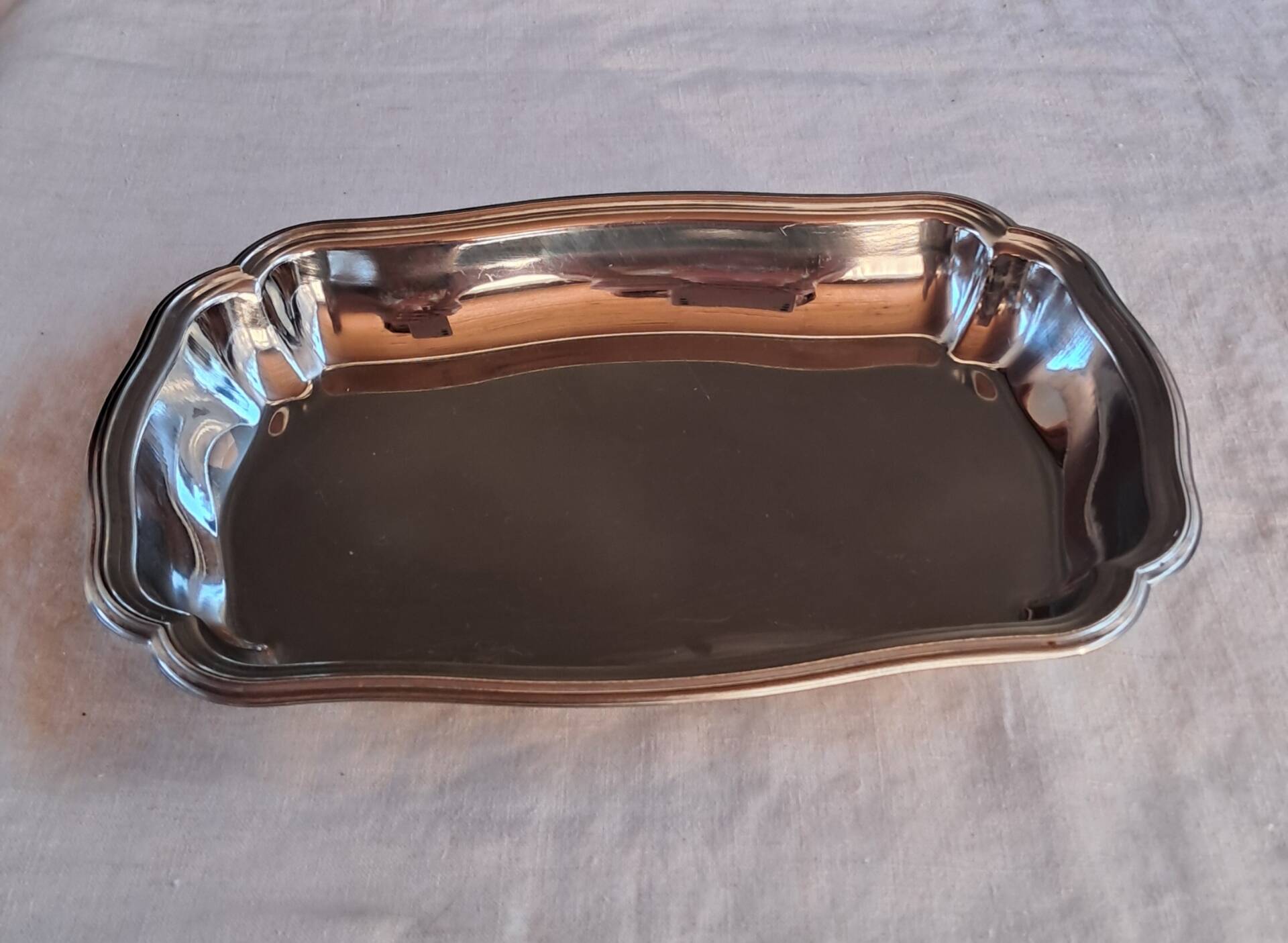 Rectangular scalloped service platter in stainless steel – Jean Couzon Silversmith