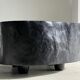 Table basse noire en bois massif