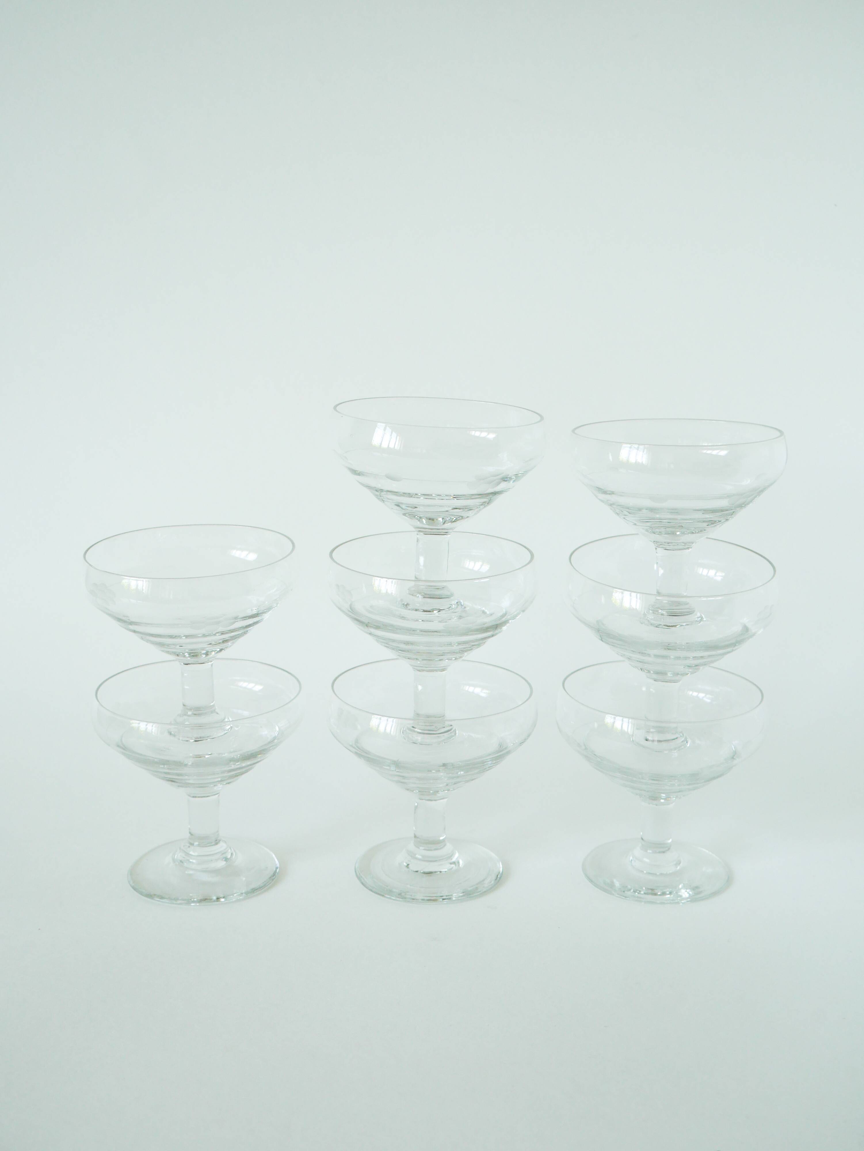 Set of 8 engraved champagne glasses, flower motifs, 1960