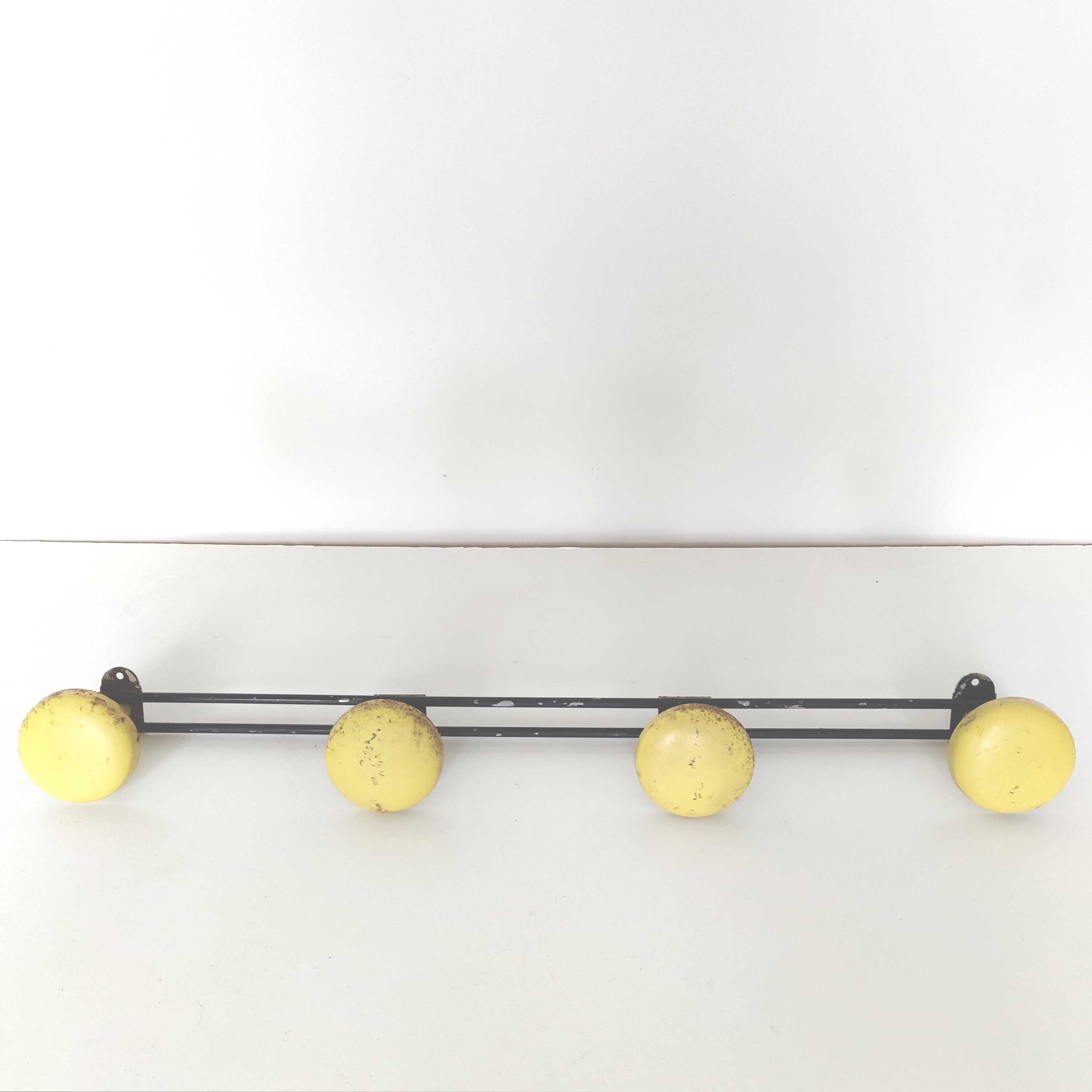 Workshop coat rack 4 metal hooks