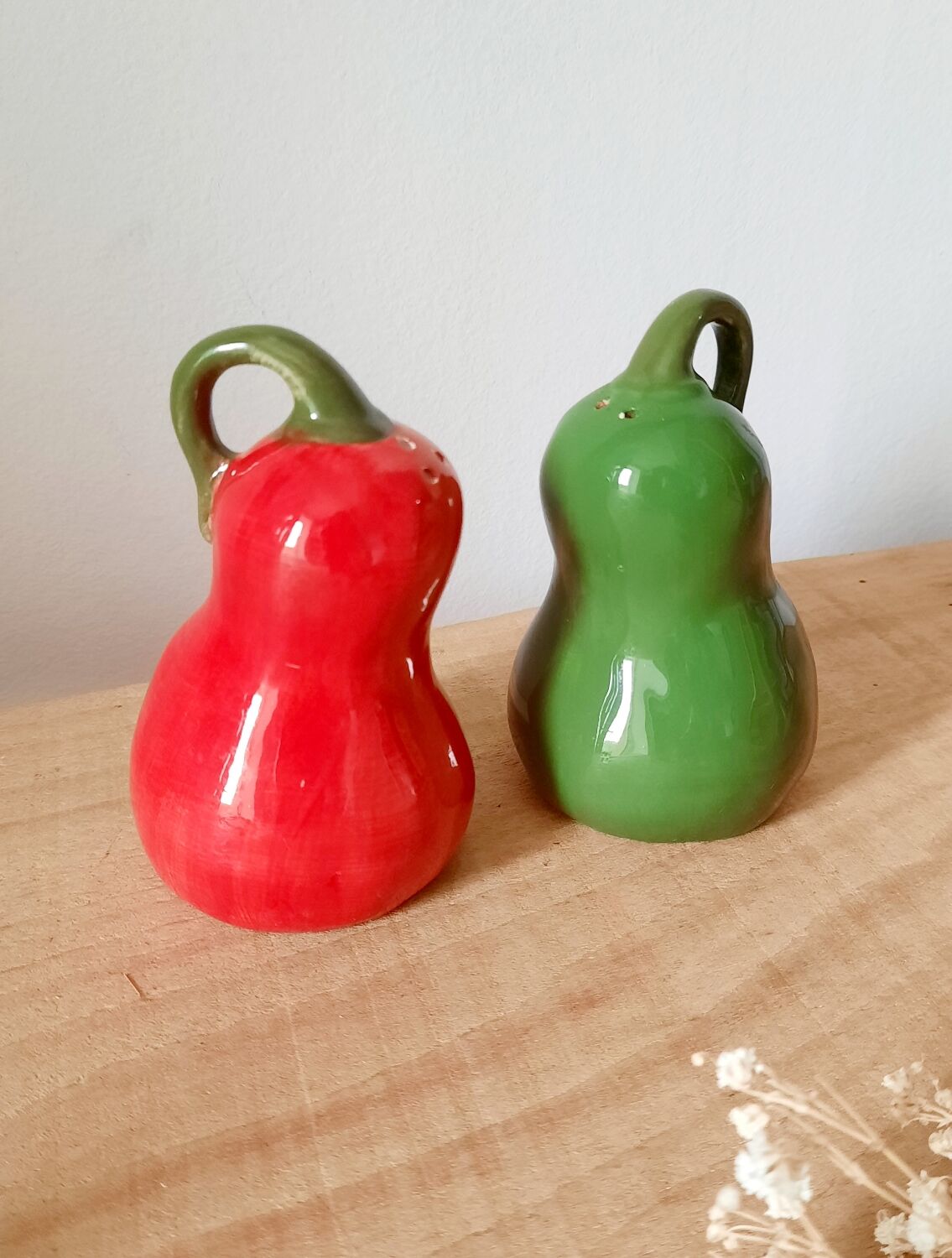 Apple pepper shaker
